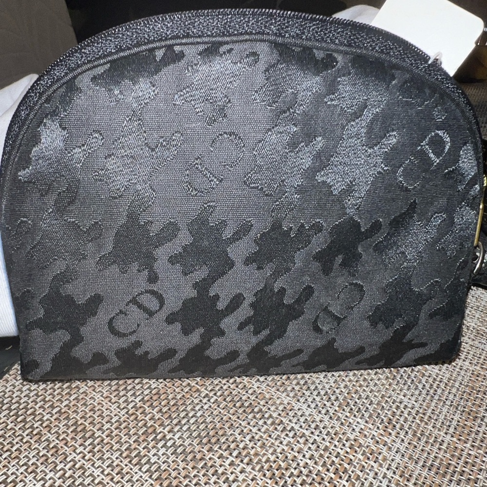 Authentic Dior Beauty Makeup Logo Small Pouch 
Authentic Luxury Pouch Black